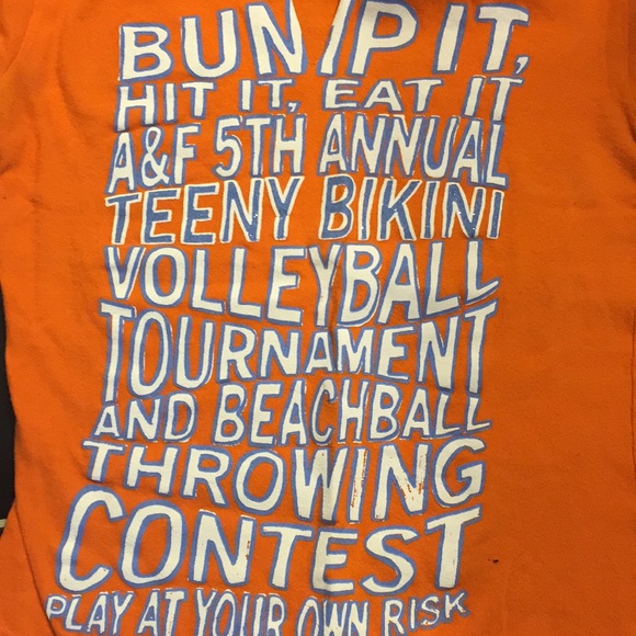 🏐Abercrombie Volleyball T-Shirt🏐 - Picture 3 of 3